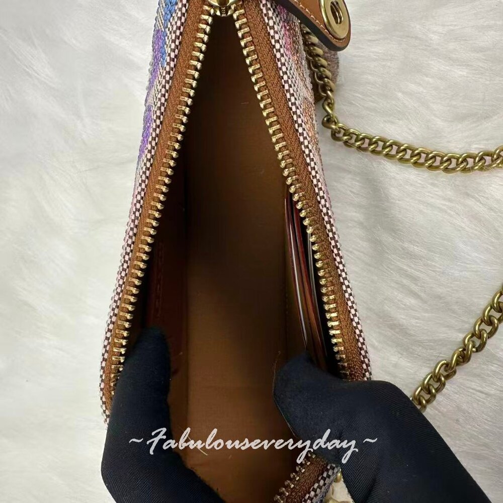 Coach Swinger Bag 20 With Chain In Crystal Signature Jacquard Rainbow CCY40 - Picture 8 of 9